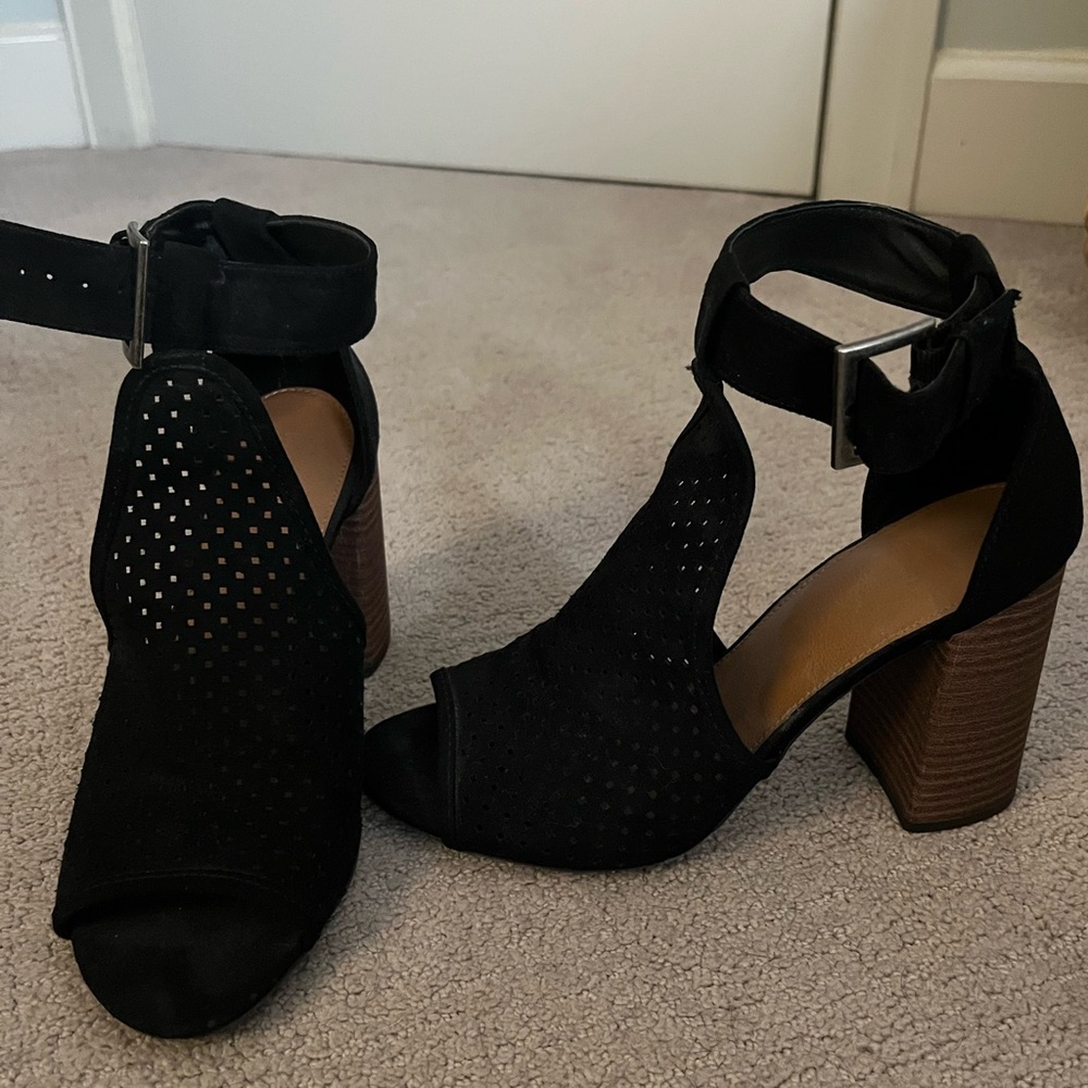 Universal Thread Black Wedged Heels